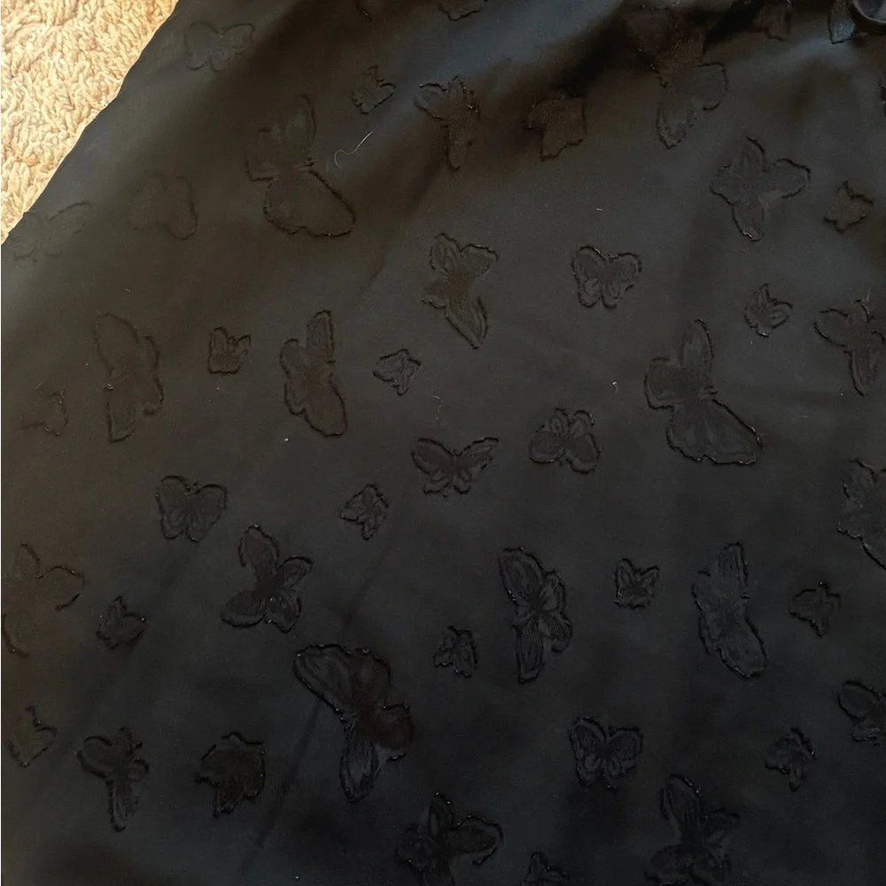 Madewell Black Butterfly Print
Jacquard Ruffle Blouse Size M - Picture 9 of 12